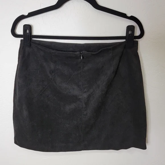 Forever 21 Floral Embroidered Black Moleskin Mini Skirt - Picture 2 of 6